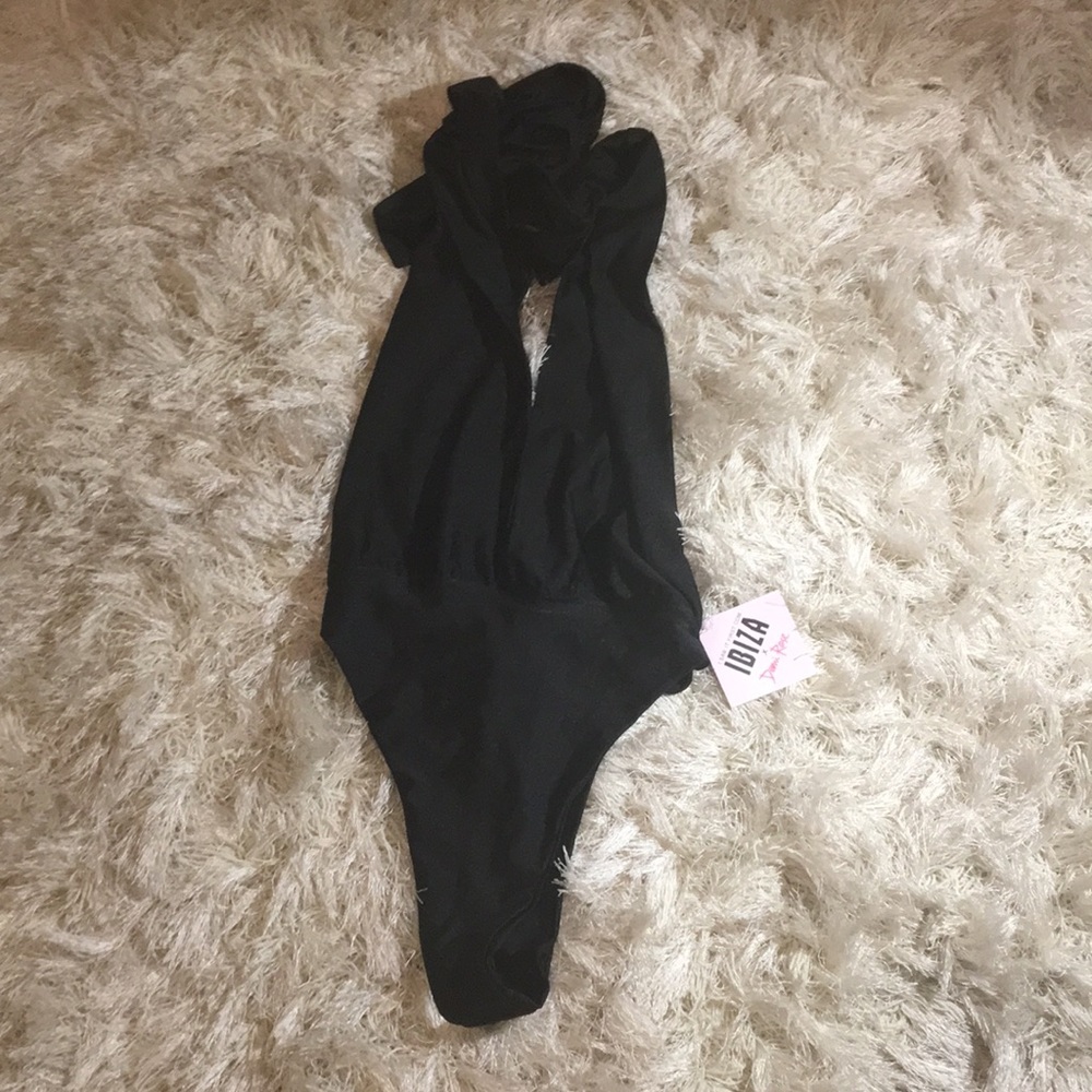 Super cool one piece! It wraps around you